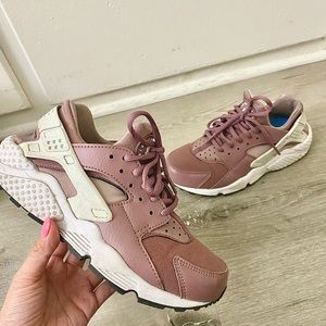 Mauve Nike Huaraches